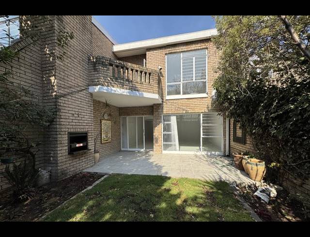 2 BEDROOM TOWNHOUSE FOR SALE IN BENMORE GARDENS